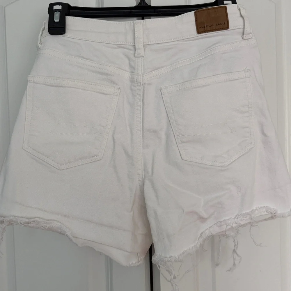 American Eagle White Distressed High Waisted Denim Shorts Size 2 Cut Off Boho